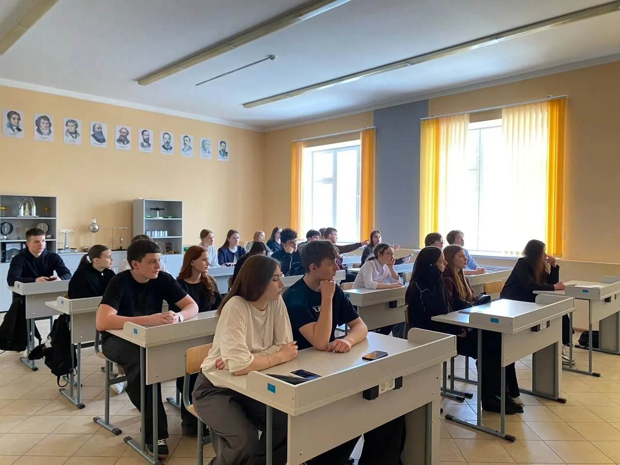 🎒 Встреча со студенческими отрядами: возможности для старшеклассников! 🎒  В нашей школе прошла увлек