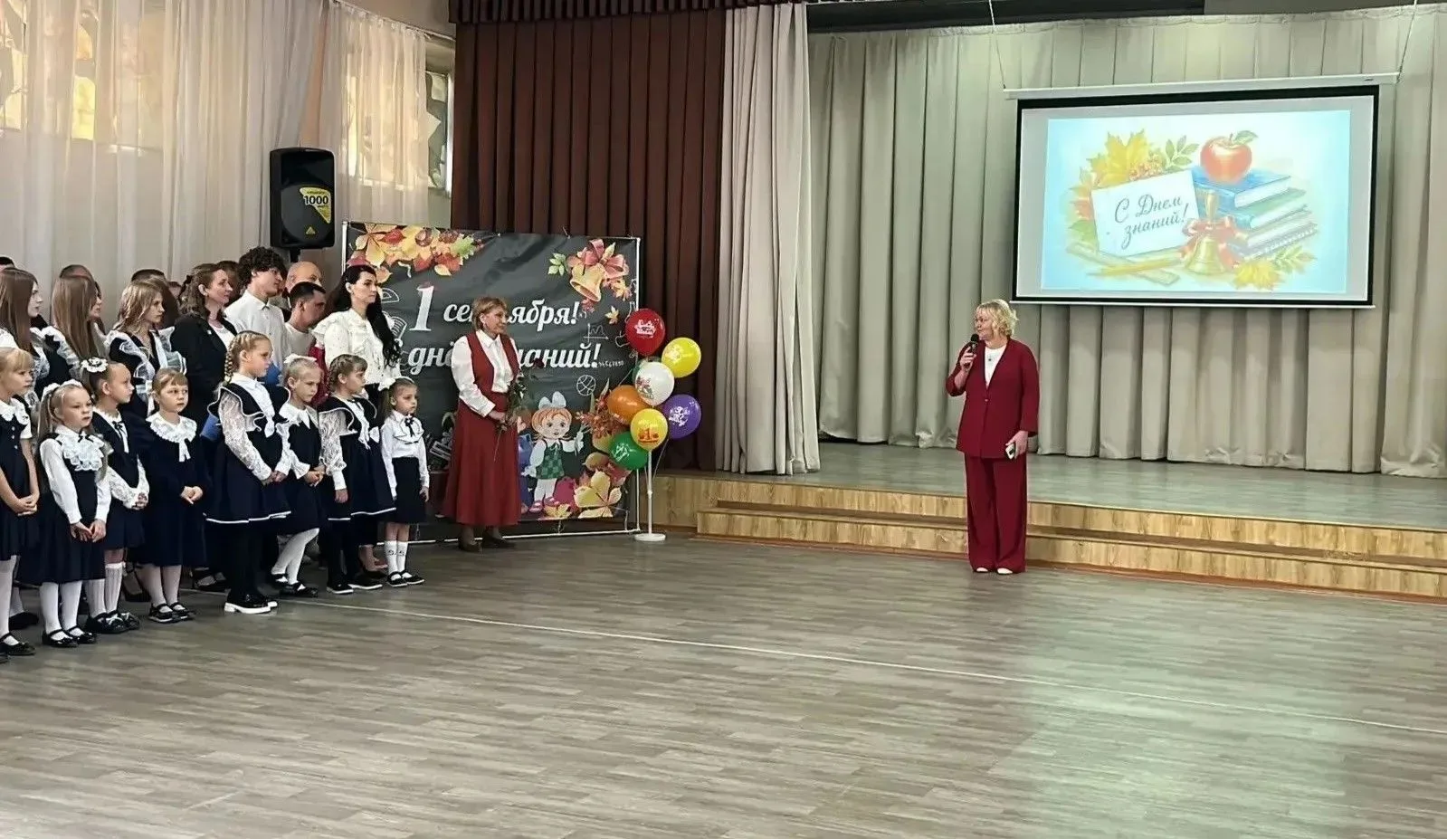 📚✏️Оксана Грохотова поздравила учащихся школы № 103 с Днем знаний