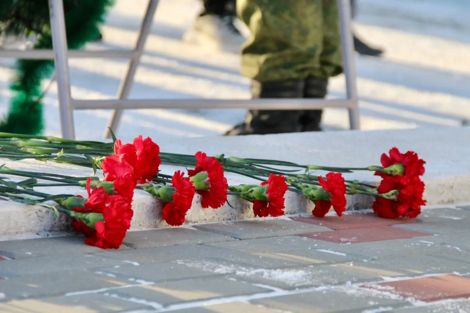 🕯 Линейка памяти героев-молодогвардейцев прошла в школе  В школе состоялась торжественная линейка, п