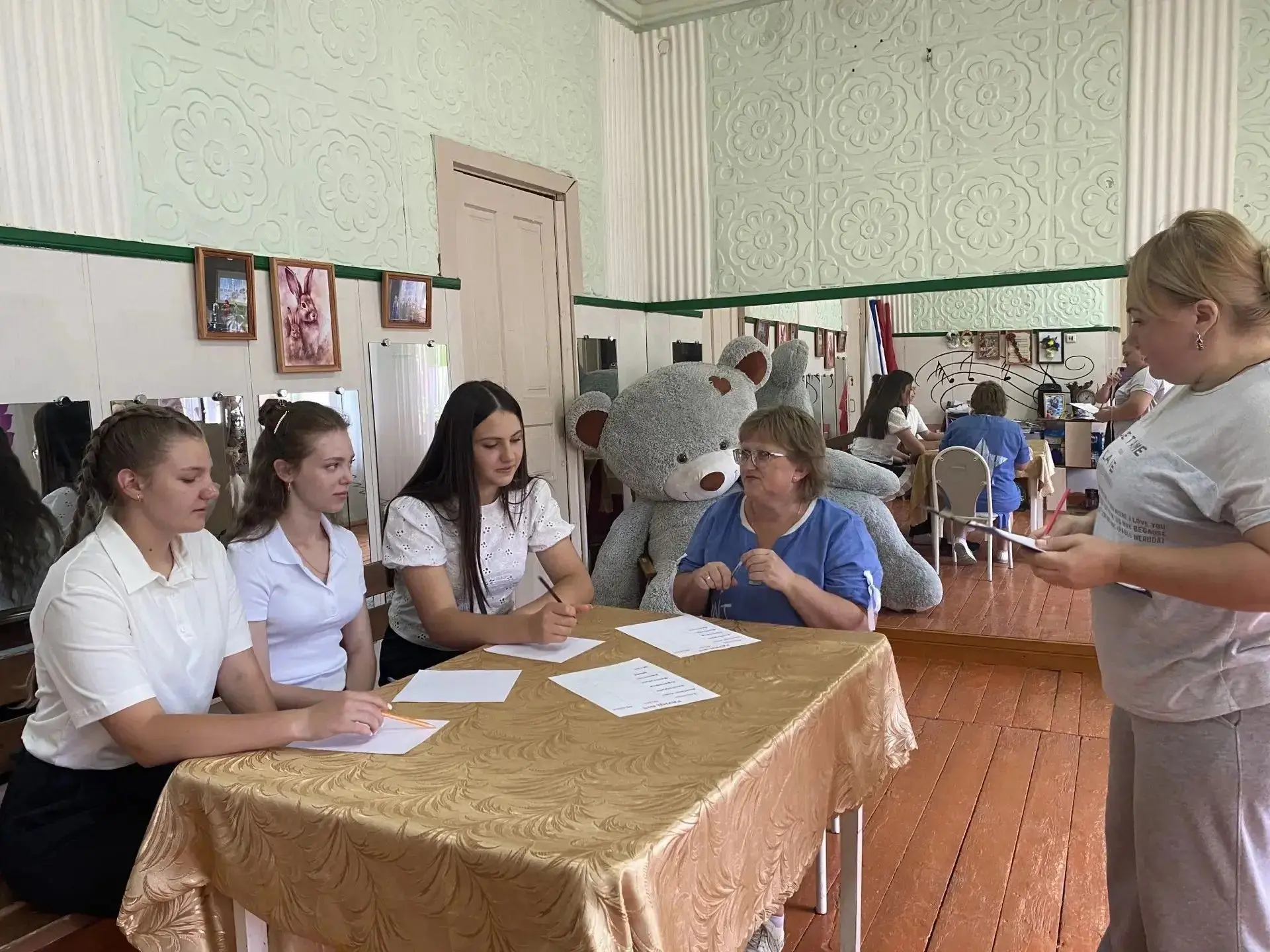 В Урухском сельском Доме культуры прошла деловая игра «Я — будущий избиратель». Меропри...