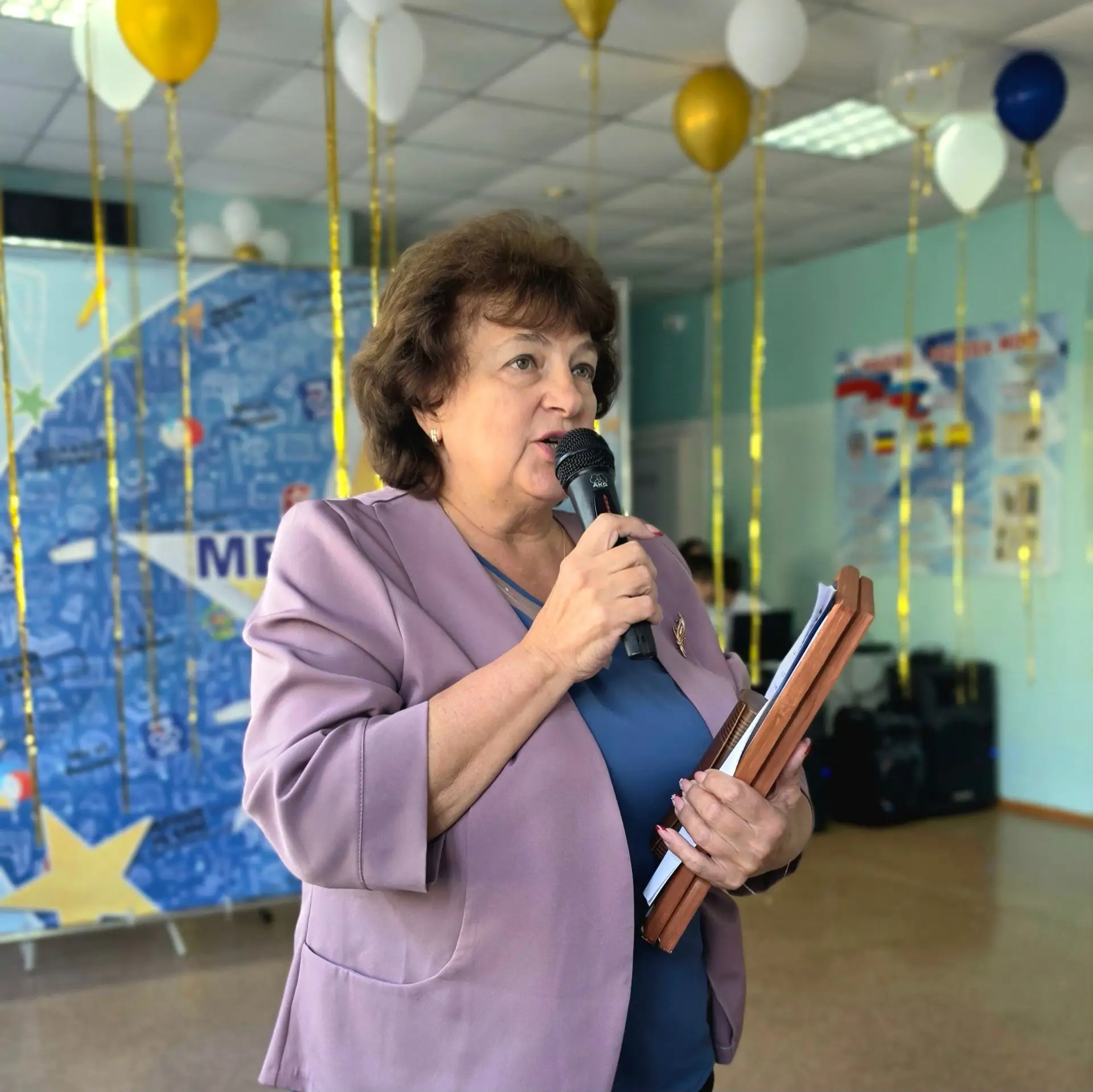 Сегодня в школе — фейерверк талантов ко Дню учителя! 🎉