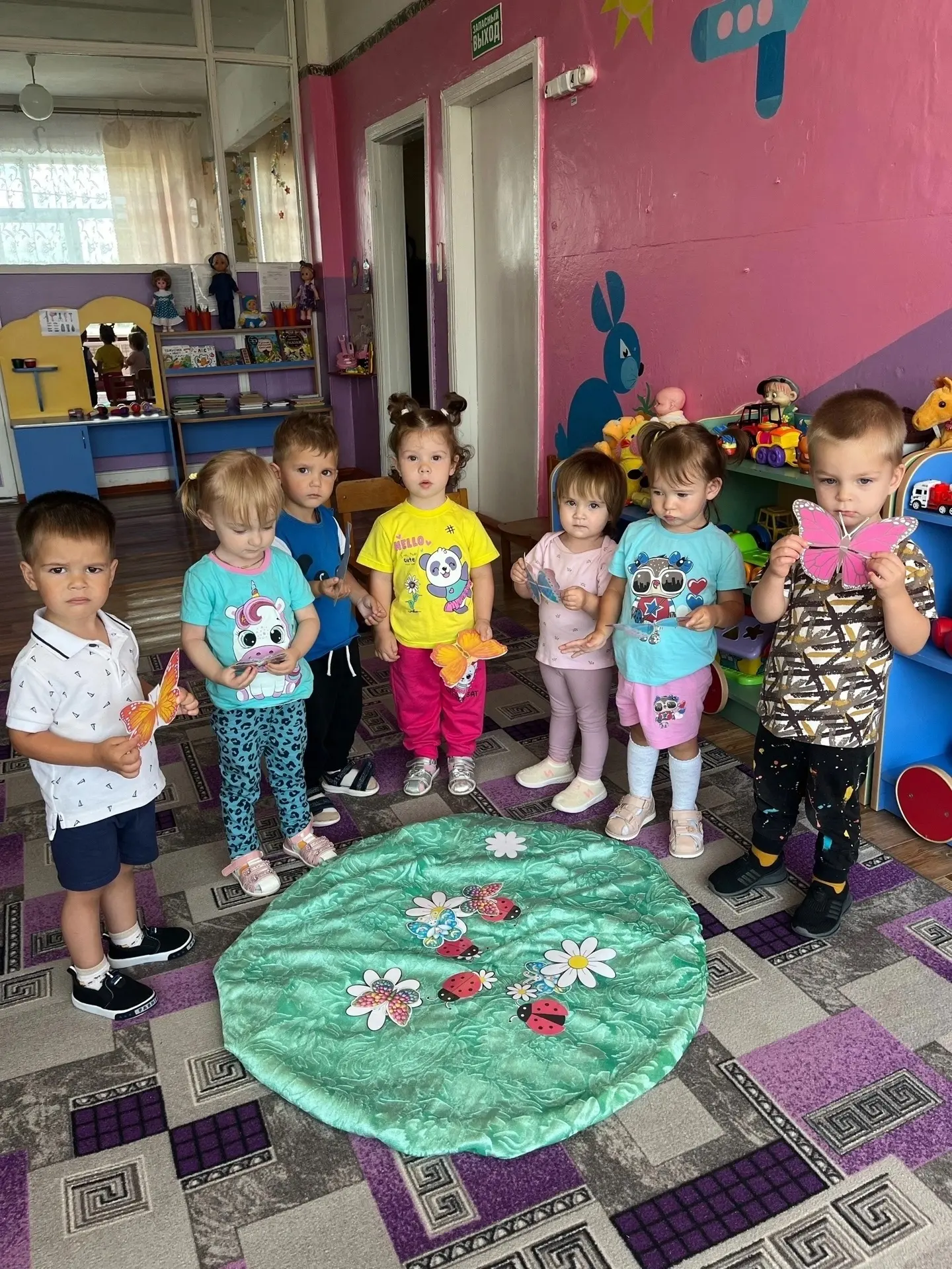 Лето – удивительное время для знакомства малышей с окружающим миром! 🌼 Сегодня воспитанники второй 
