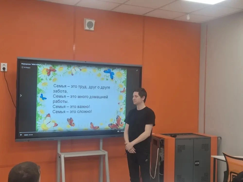 👨‍👩‍👧‍👦 Классные часы в Кореновском политехникуме: «Знакомьтесь, моя семья!»  20 мая в нашем технику