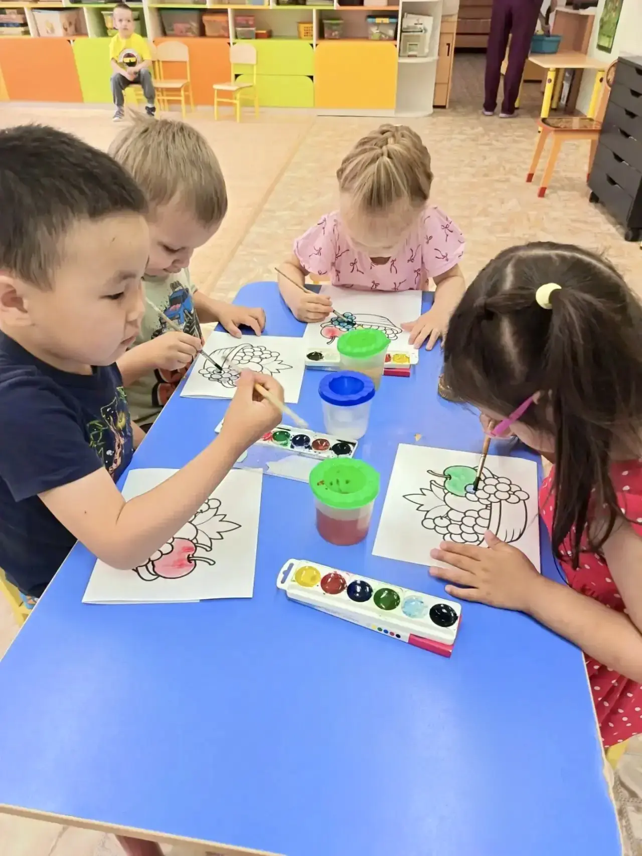 В группе «Сказка» яркий праздник на столе!!! 🍐🍎🍇🍒🍏🍑

😊Посмотрите на этот замечательный фрукто