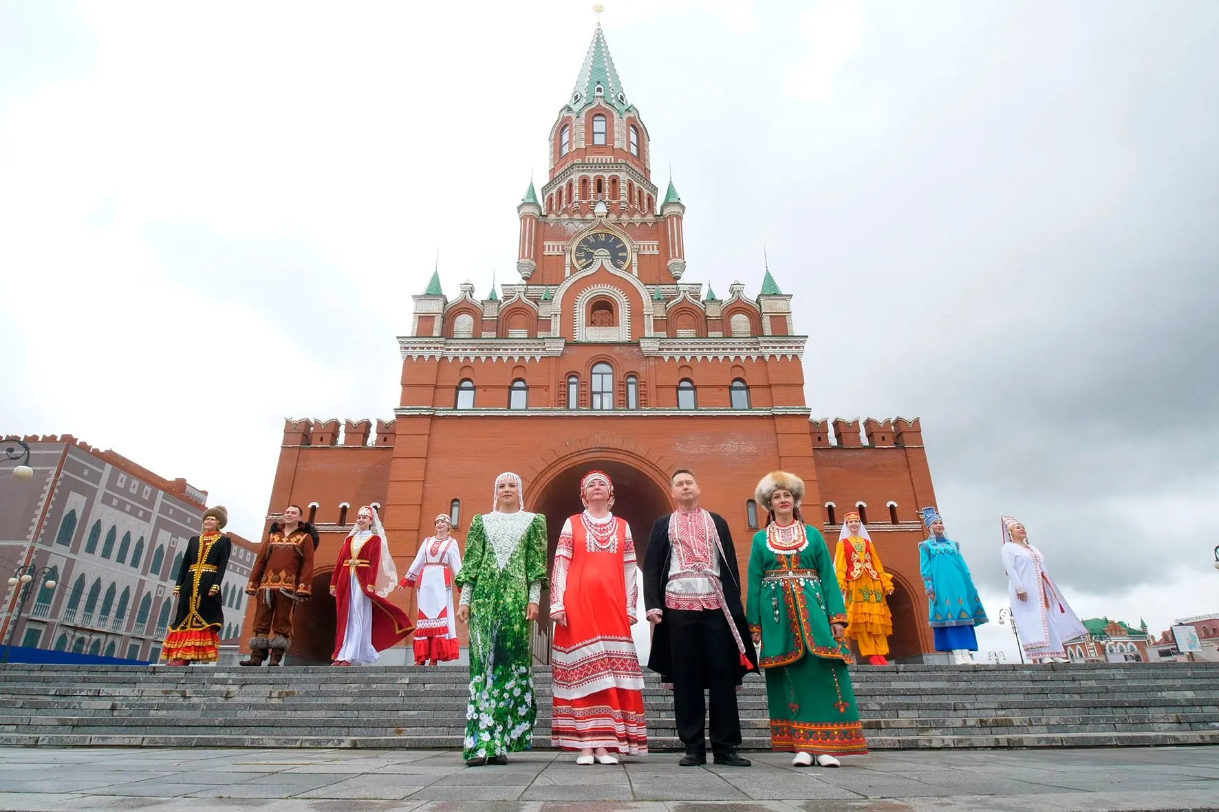 В рамках празднования Дня Государственного флага Российской Федерации и Года народного ...
