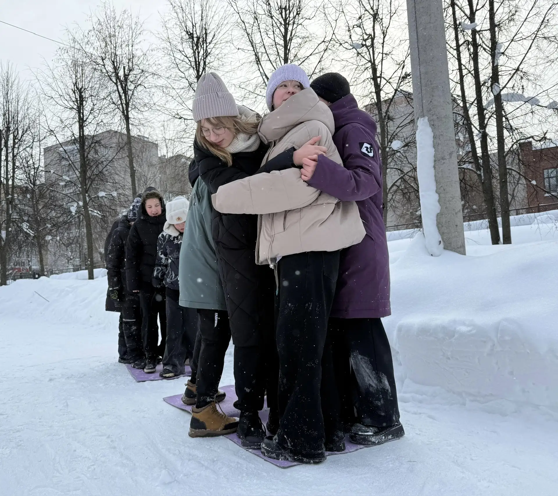 Сегодня наши шестиклассники окунулись в атмосферу настоящих зимних забав! 🎡  🔥 Игра по станциям «Зим
