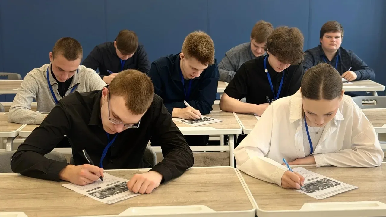 🇷🇺 Новая учебная неделя в КИИМО: старт с важного   Традиционно понедельник в нашем колледже начался 