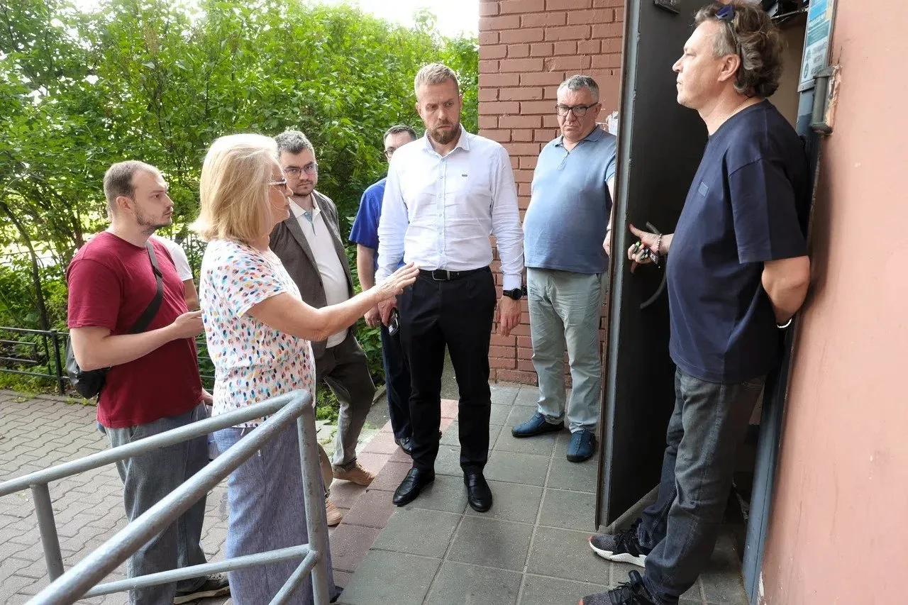 🏡 В Мытищах продолжаются встречи с жителями многоквартирных домов
 
👥 Заместитель главы городского