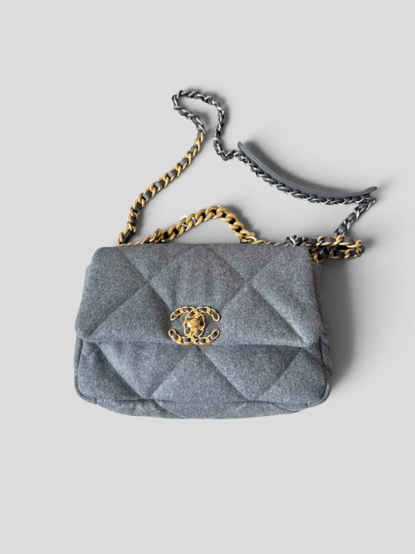 Новая сумка Chanel 19, полный комплект.