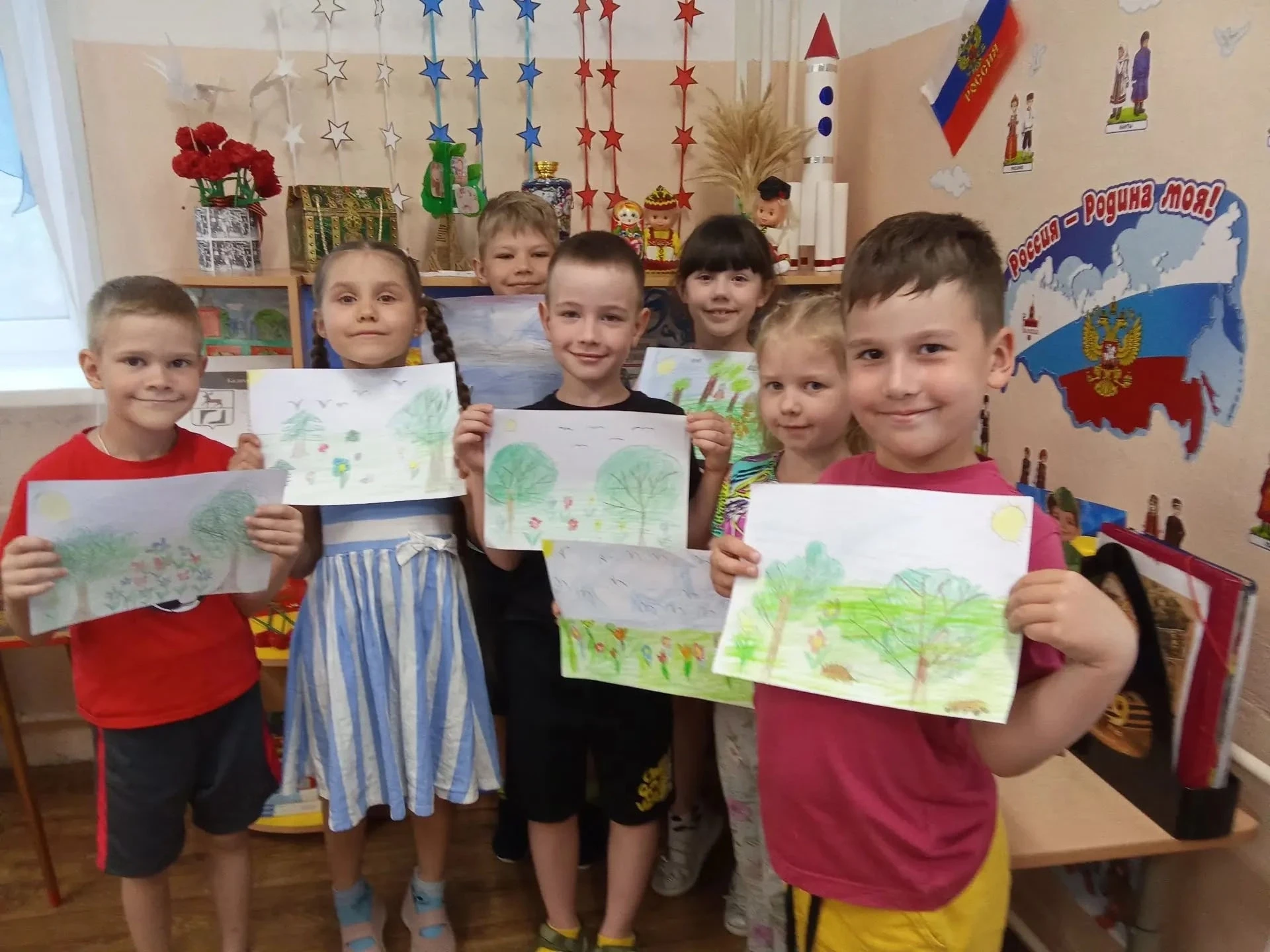 Лето — это любимая пора для детей и взрослых! ☀️🌿

Воспитанники групп «Знайки» и «Солнышко» решили 