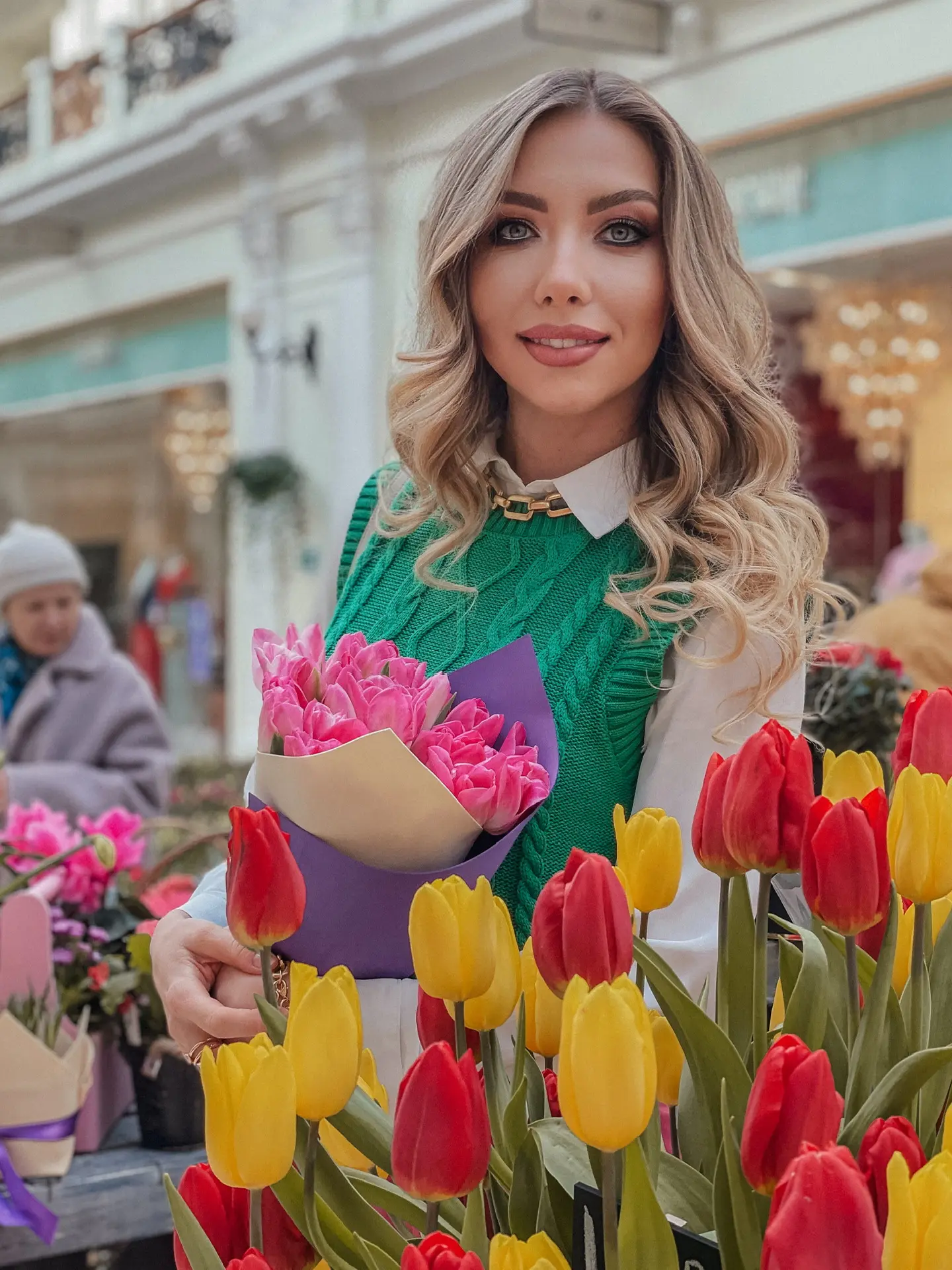 Подружки, приглашаю 7 марта на фотосессию в Петровский пассаж, сейчас там как раз проходит цветочный