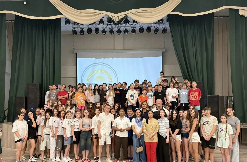 💙Ласточка: День второй – Творчество, Кино и Спорт! 🎨🎬🏐

🥳Второй день в лагере "Ласточка" прошел