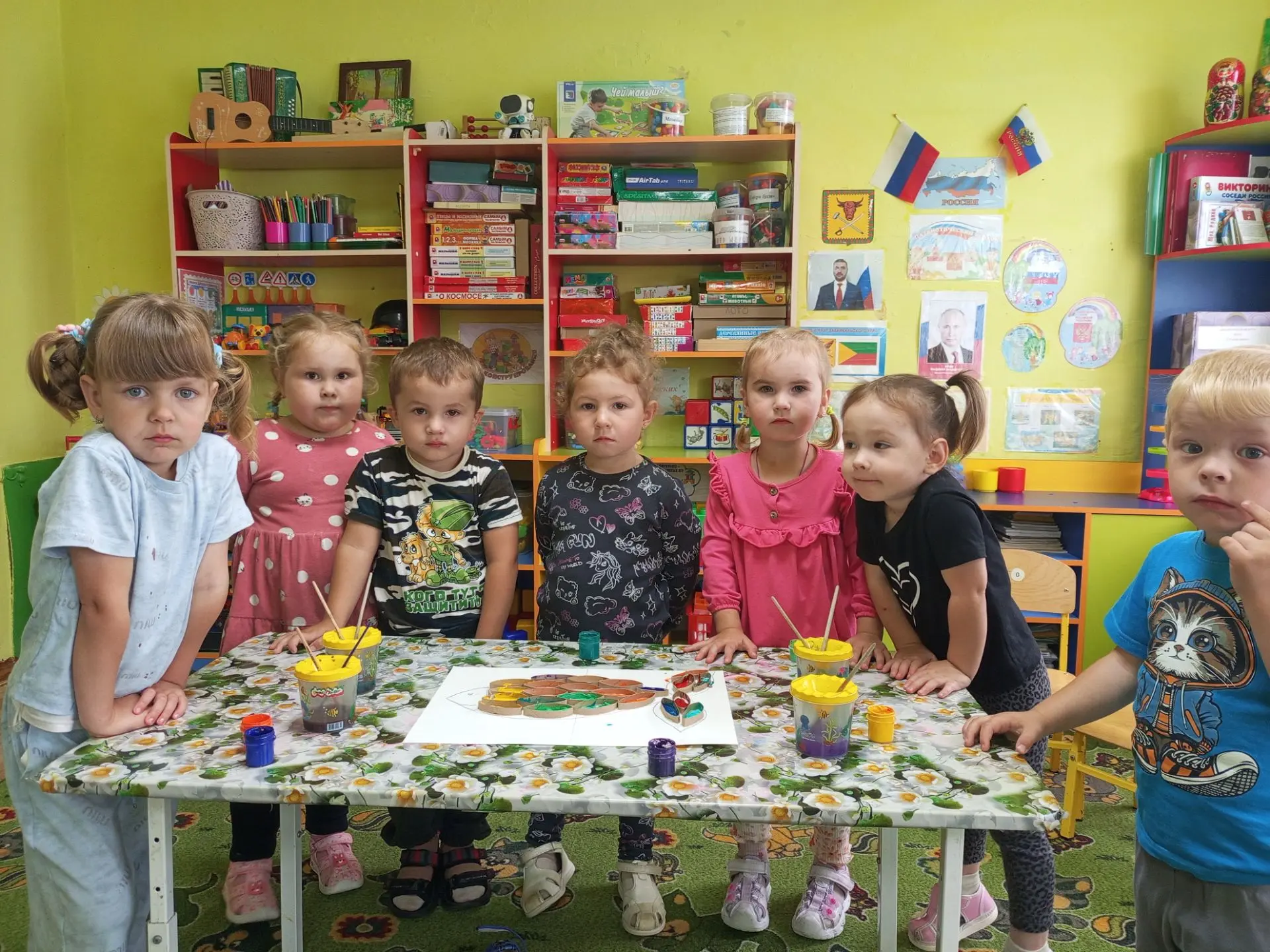 Сегодня в группе «Непоседы» малыши раскрашивали волшебную рыбку!