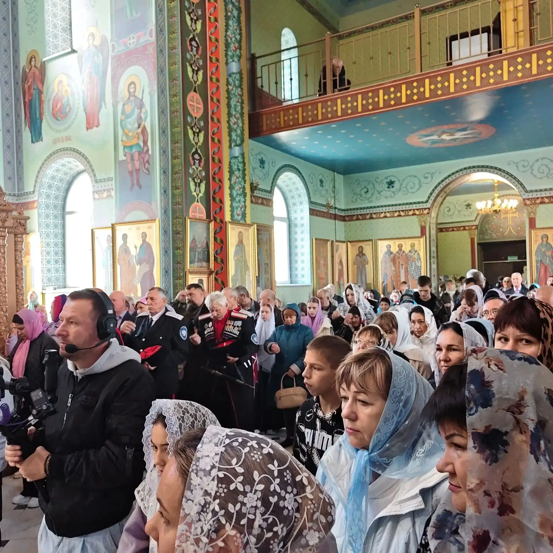 Светлая молитва под сводами храма
