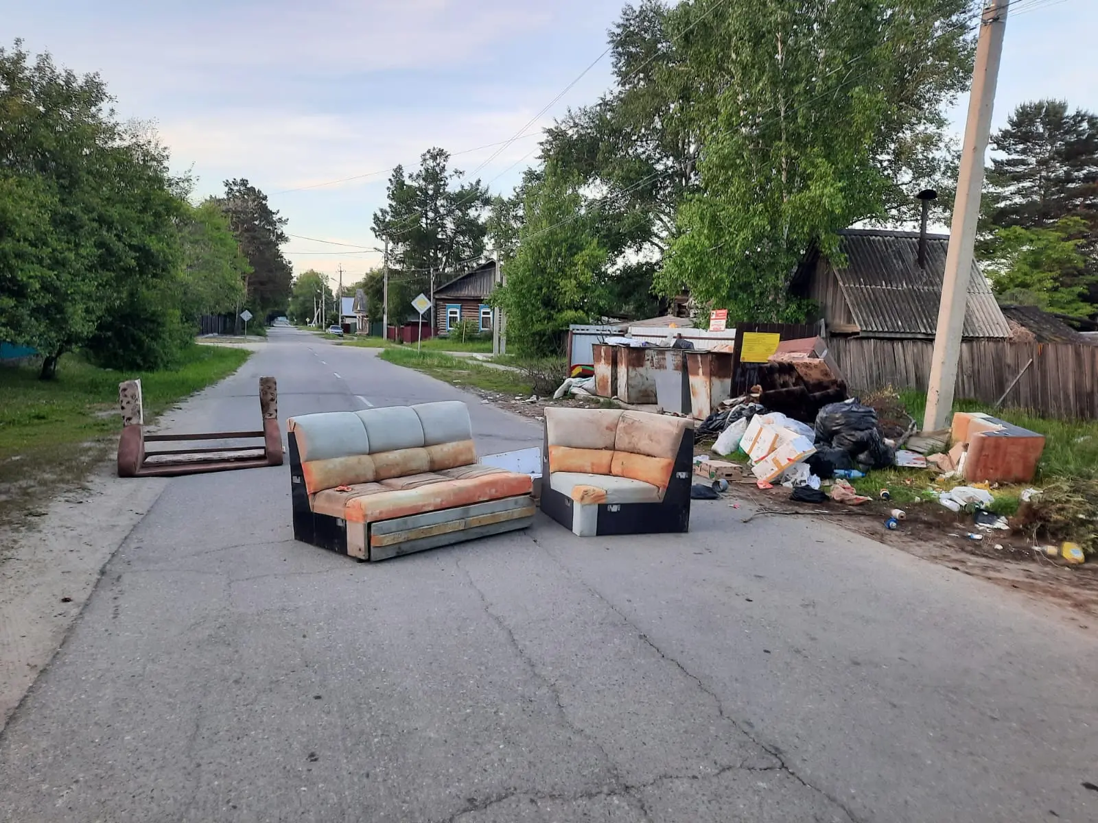 Мусорка разрастается. 
Новый level 🤣
Фото от Елена #зейскиесоцсети