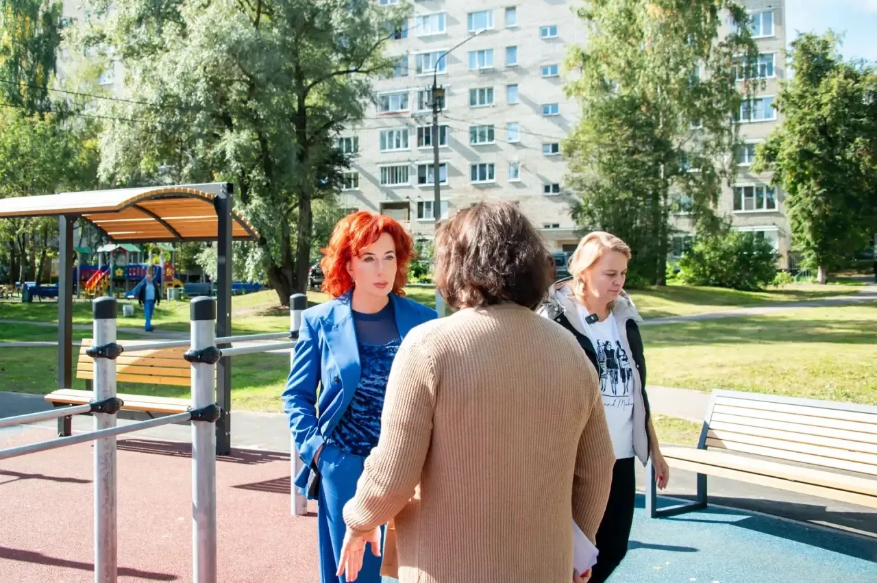 📌 В ходе рабочего выезда осмотрела новую спортивную площадку у дома № 4 на улице Ленин...