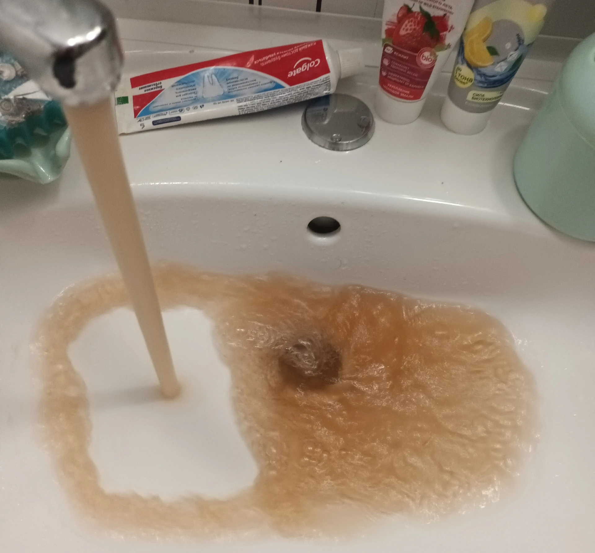Рыбинцы жалуются на ржавую воду из-под крана
