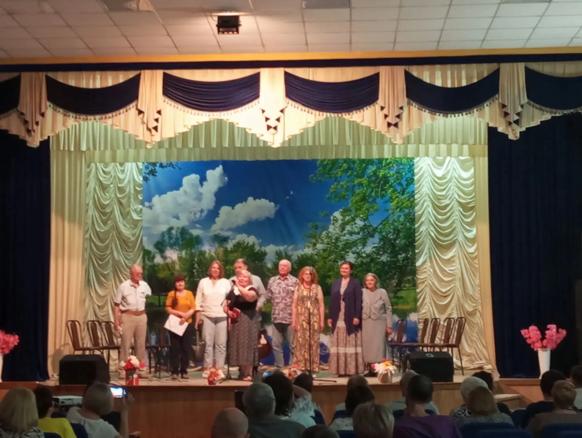 🎤 В гостеприимном зале Новокалитвенского сельского Дома культуры прошел межрайонный музыкально-поэт