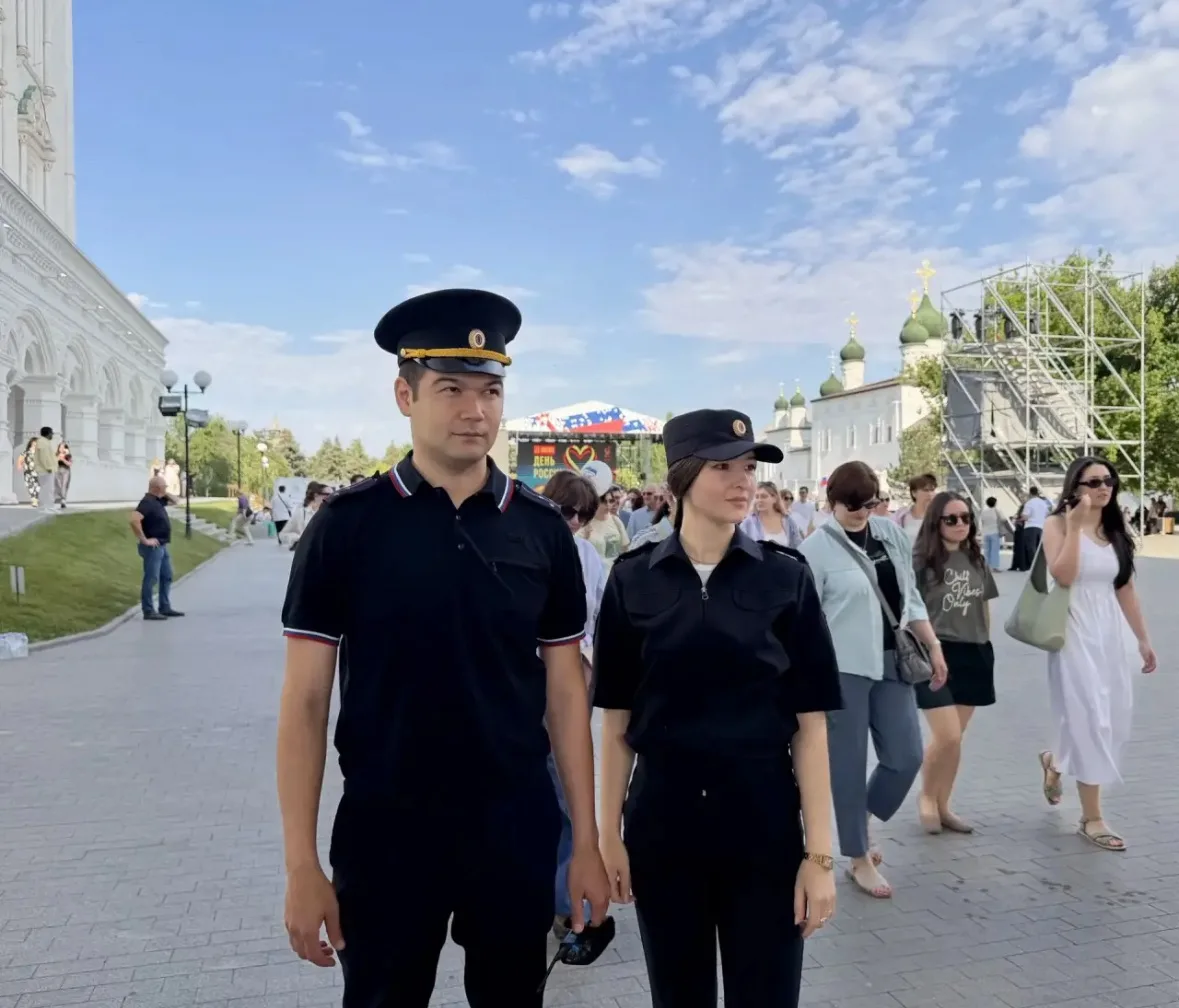 Астраханские полицейские обеспечили охрану общественного порядка во время празднования Дня России

В