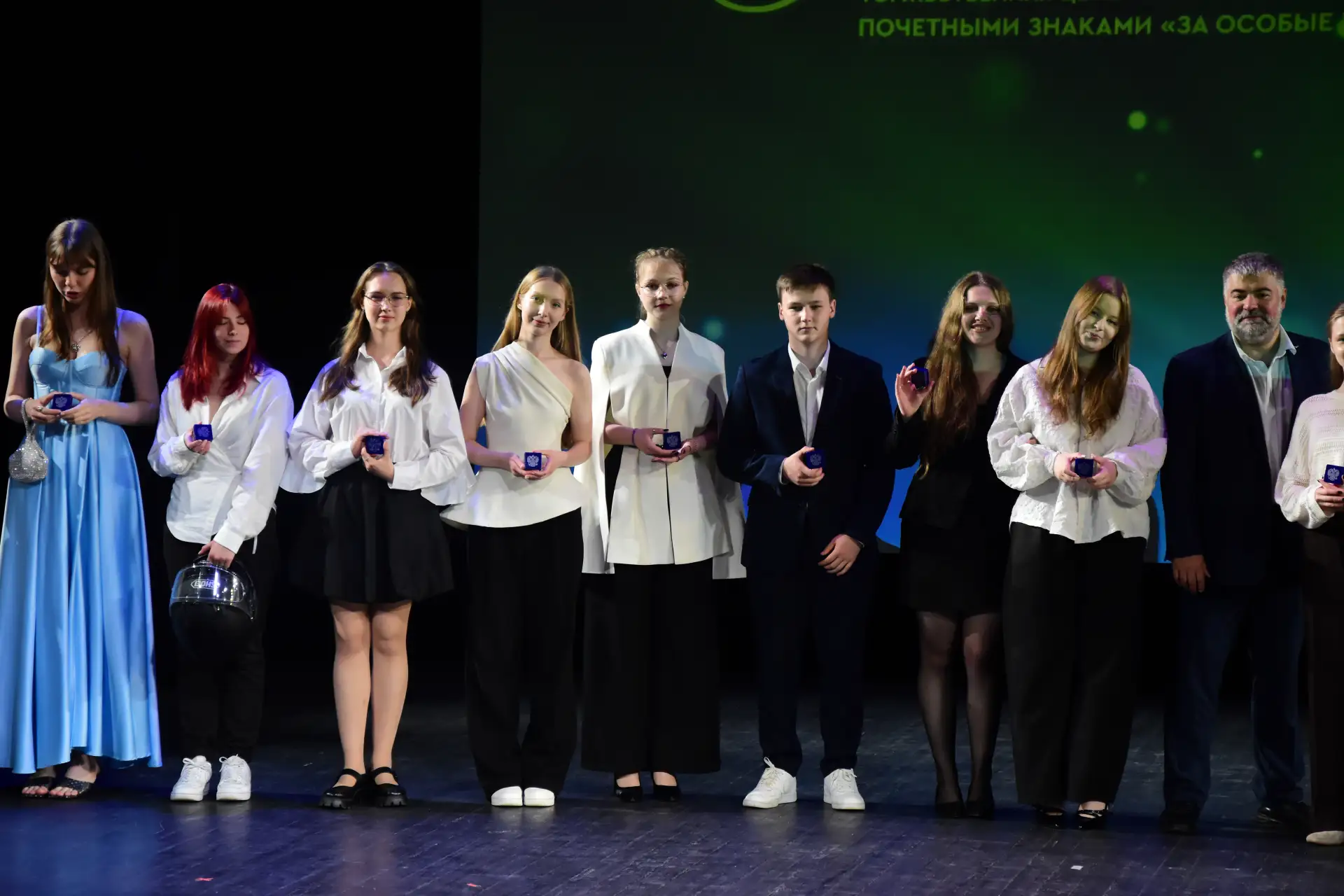 🎉 Наши выпускники — наша гордость! 🎉

В стенах культурно‑досугового центра «Максим» в тёплой и по-