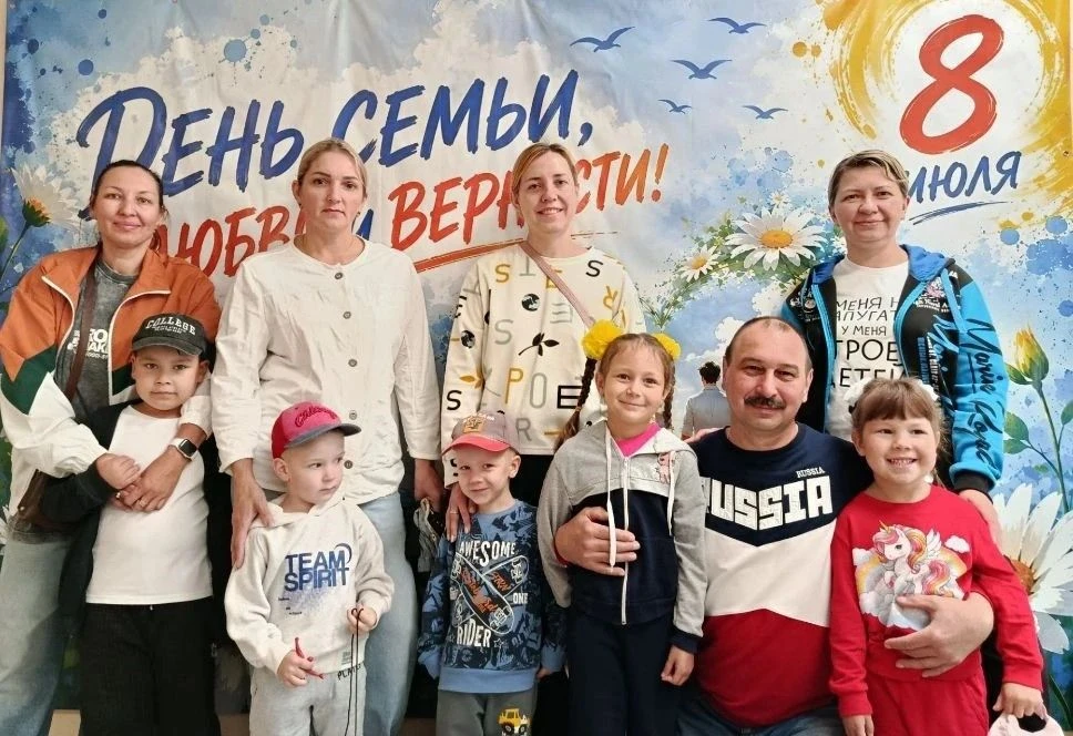 День семьи, любви и верности — это праздник, который напоминает нам о важности семейных уз, любви и 