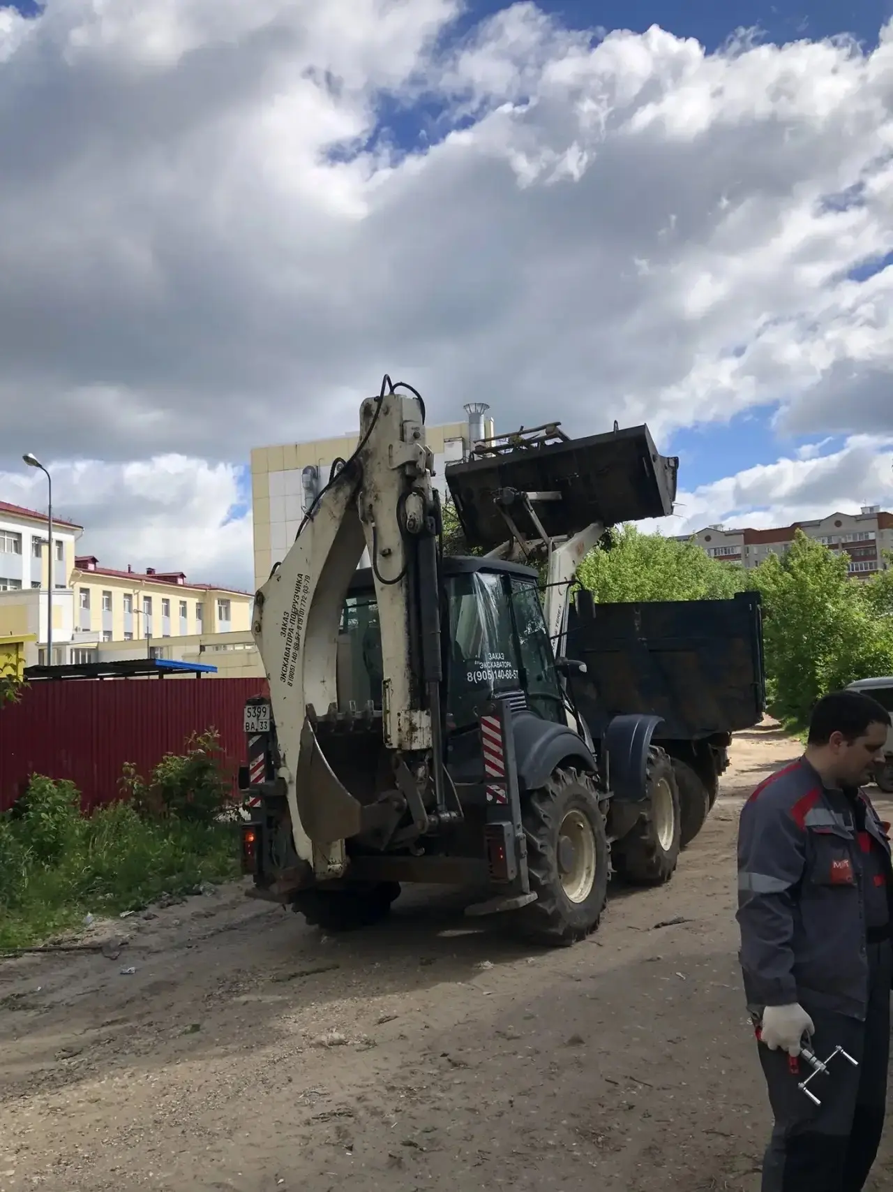 Осуществлен вывоз мусора с онтейнерных площадок Усти-на-Лабе 7А, Михайловская 28А, Поли...