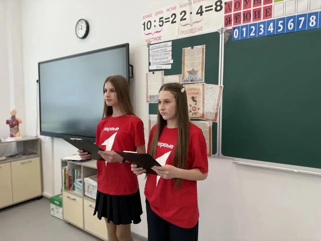 ⭐️ Активисты «Движения Первых» продолжают свою важную миссию — напоминать юным Орлятам России о знач