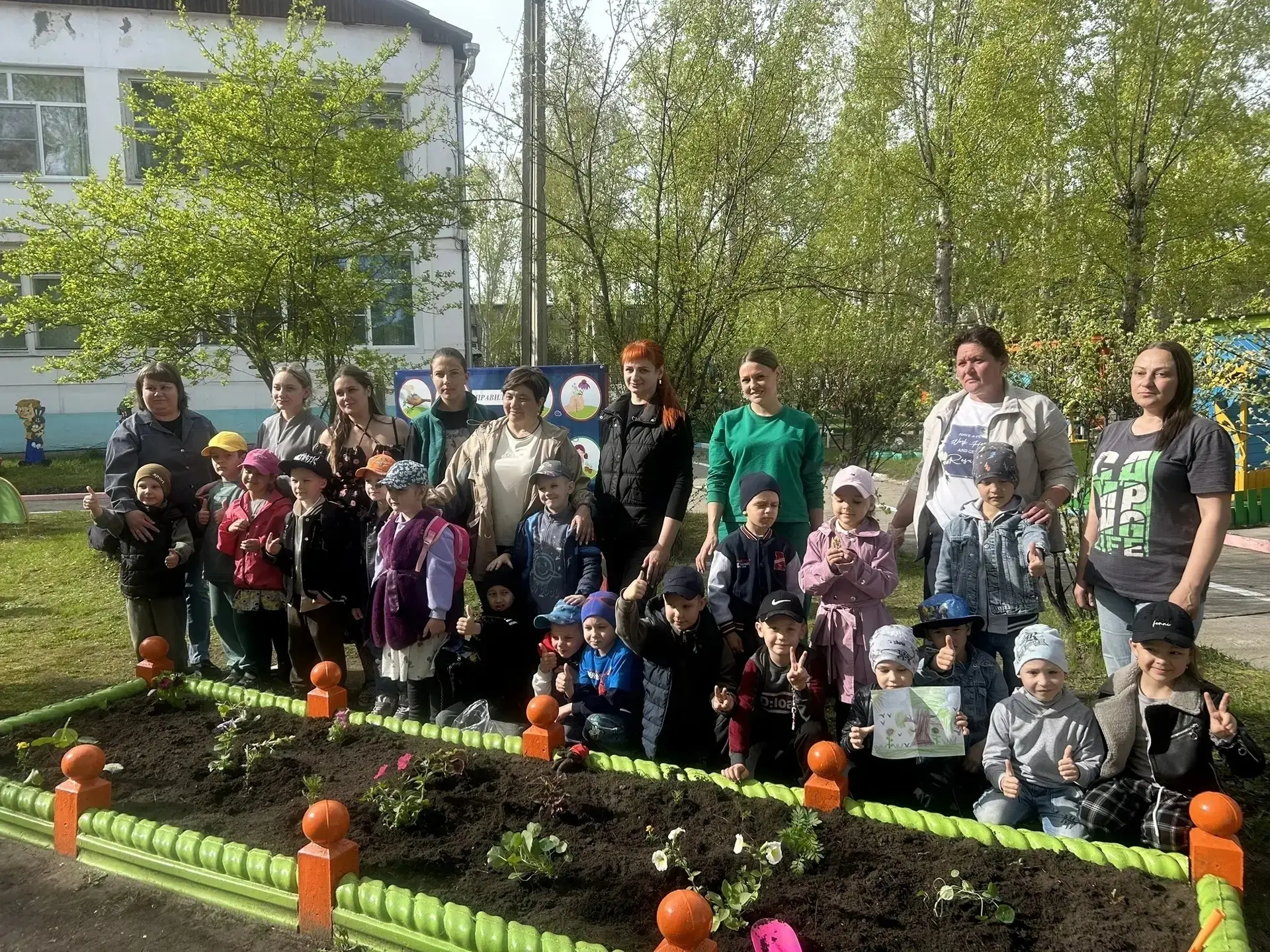 🌸️🌹🌺🌼🌷🪻
 "Аллея выпускников - 2026" 
Каждый год в детском саду проходит традиция "Посадка цвет