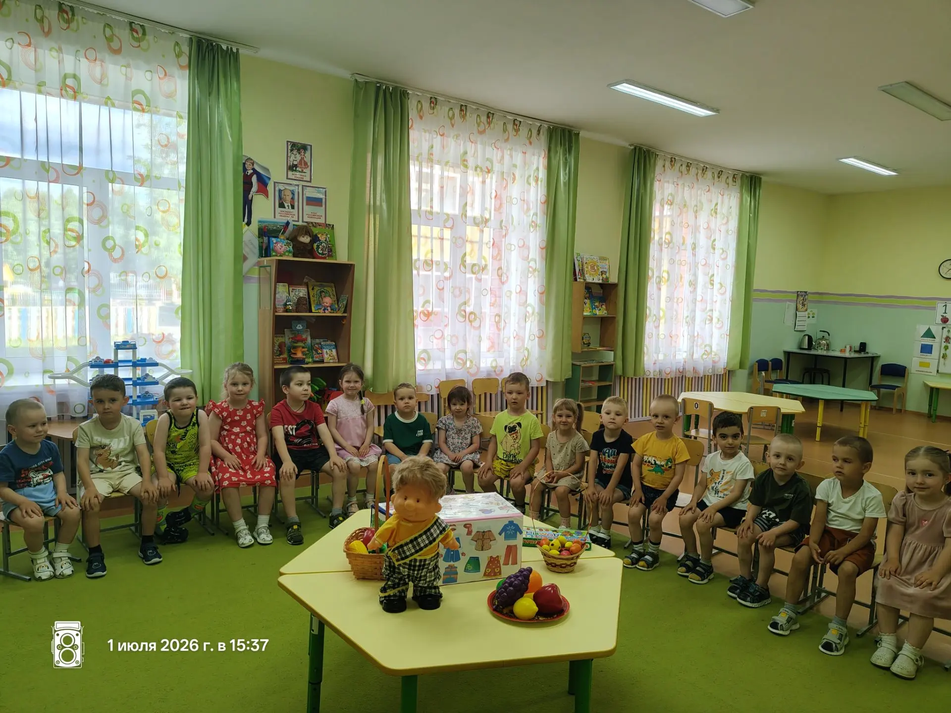 В честь Дня овощей и фруктов ребята младших групп провели день с пользой для здоровья.