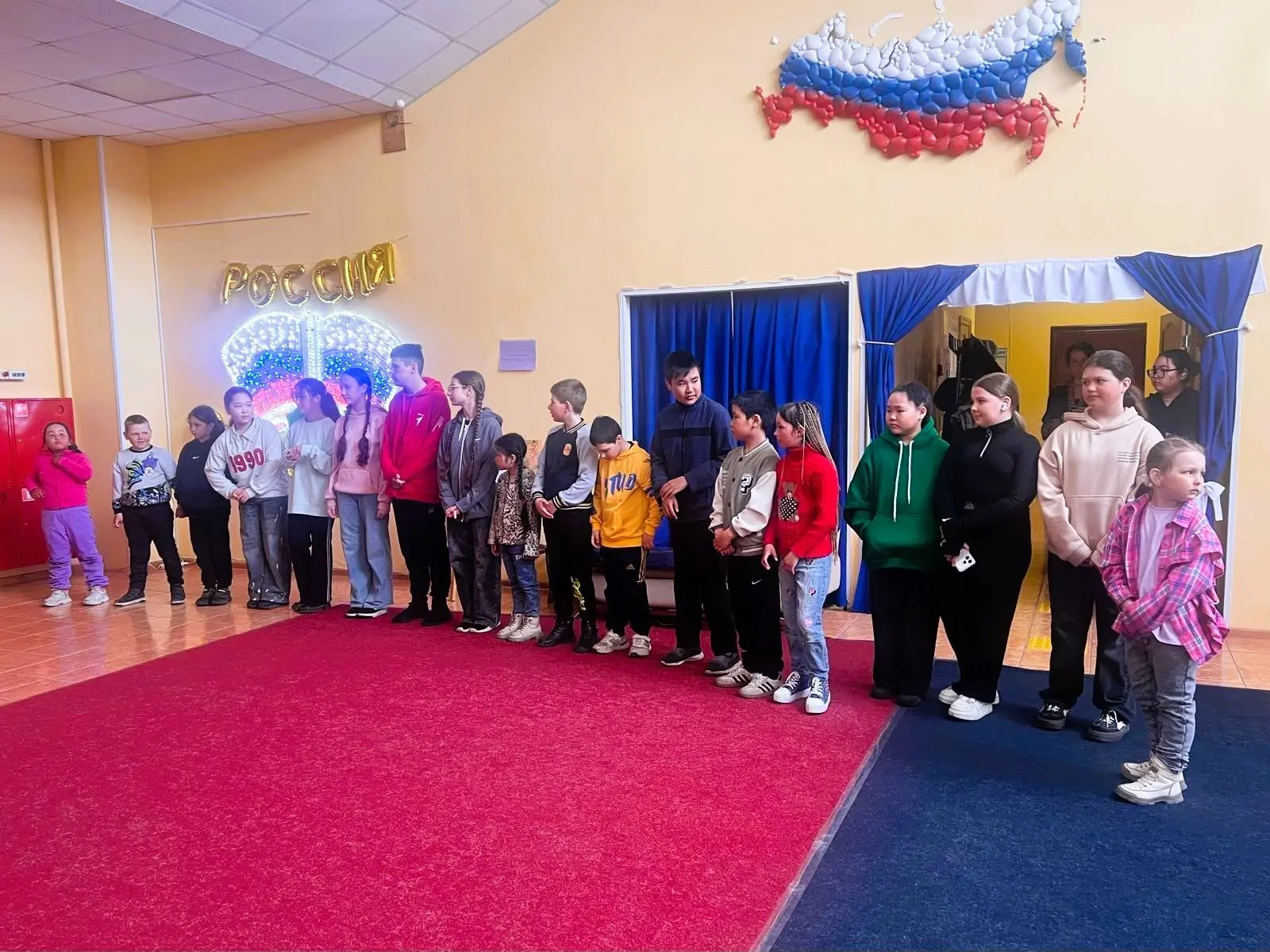 12 июня 2026 в МБУ КТ "Алеутский этнокультурный центр" прошел праздник для детей "Коды России"

На м