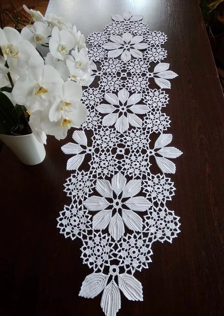 Салфетка-дорожка из мотивов