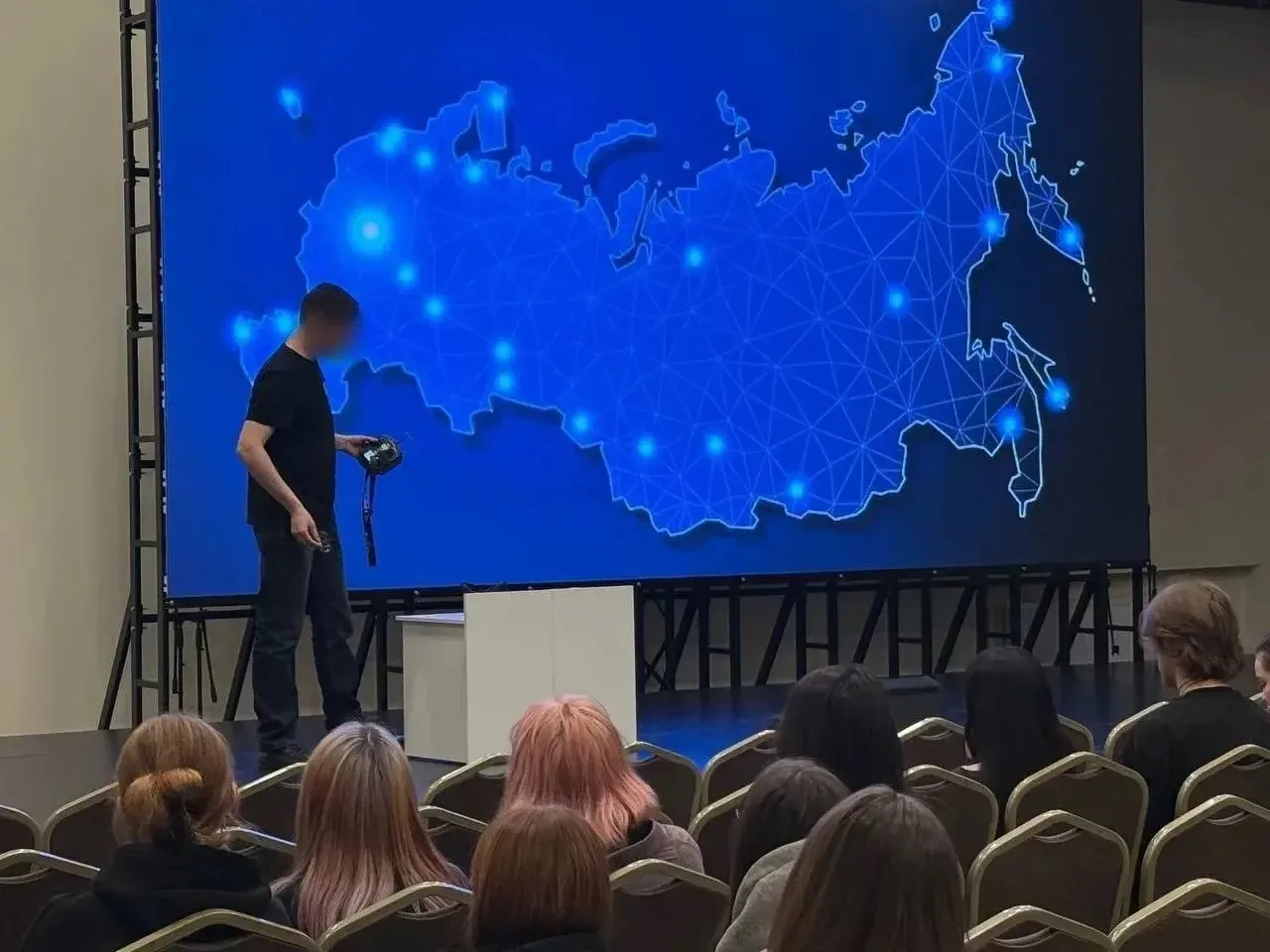 🦅 Урок мужества 🦅 Провел инструктор школы БПЛА "Соколы Хоруса" с позывным "Гера". Раз...