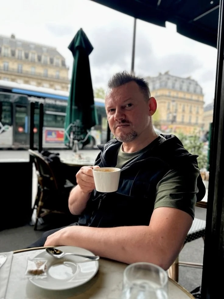 Любите кофе? Поднимите чашечку в честь праздника☕️