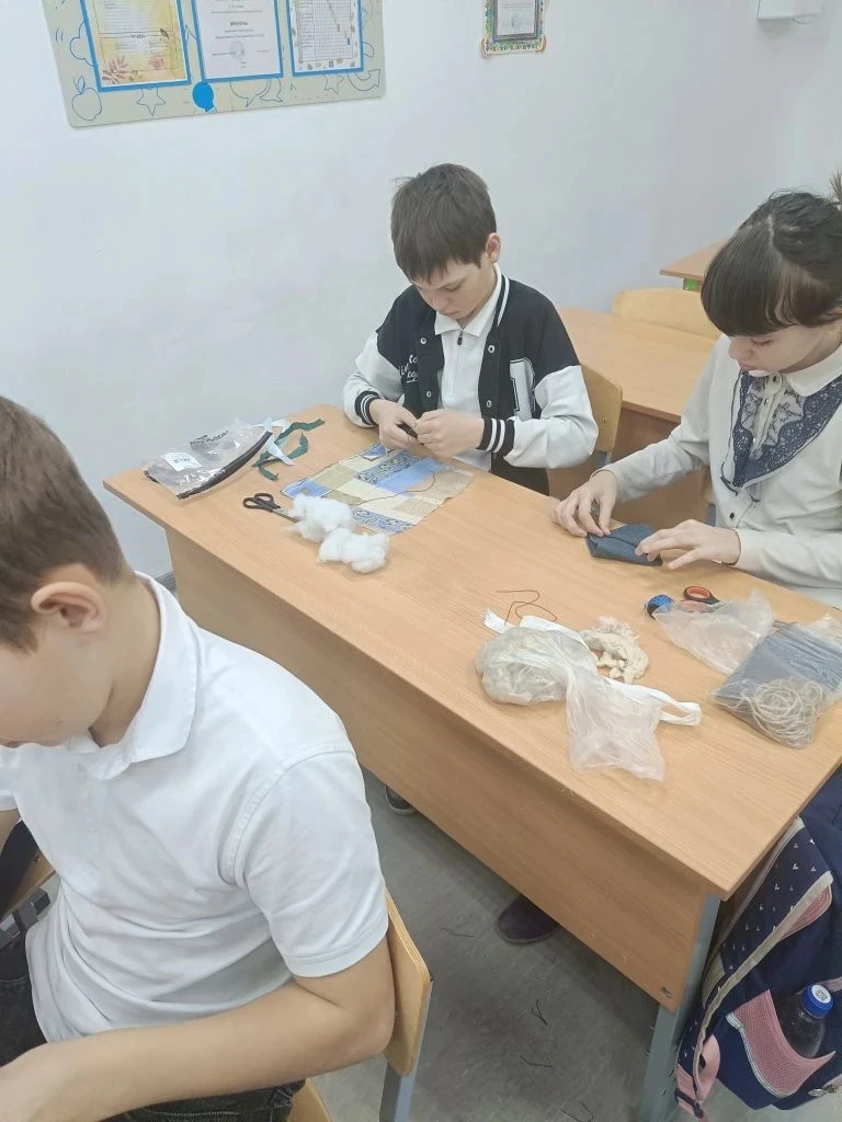 Весну нужно позвать! Именно так и поступили ученики 4 «Г» класса вместе с «Движением Первых». 🗣️🌸  Р