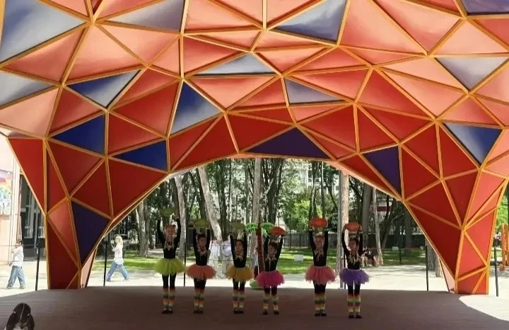 Сегодня, 06.06.2026 наши преподаватели и учащиеся поздравили жителей города Симферополя...