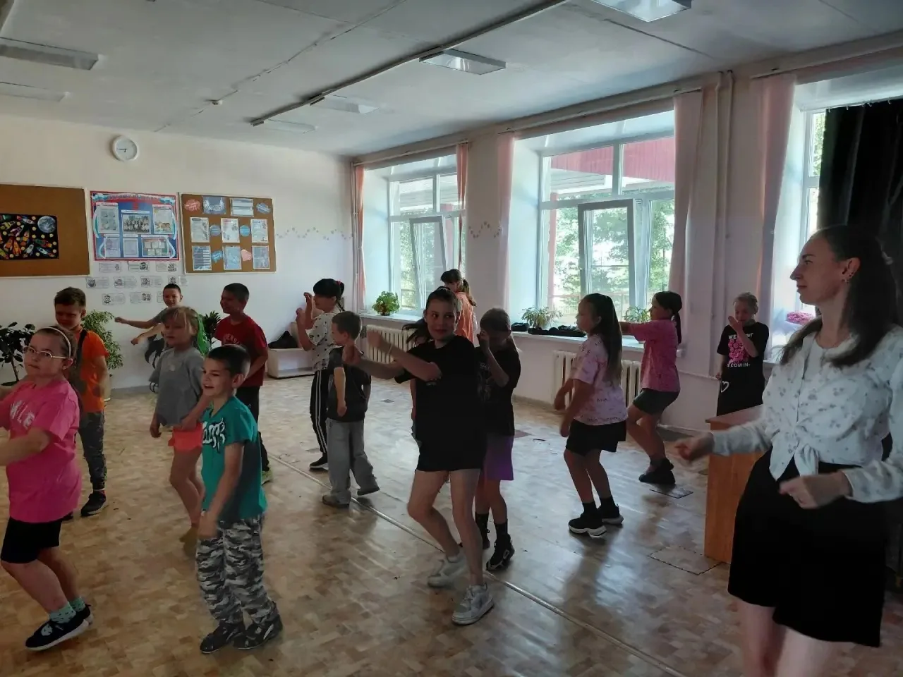 😍 16 июня день в лагере начался по‑настоящему торжественно — с традиционного исполнения гимна! ✨

�