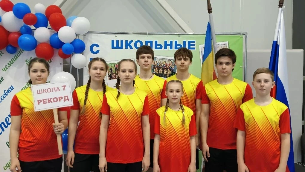Вот имена наших героев:  💫Петров Михаил- 9а 💫Осяк Ульяна-9а 💫Петрова Ксения-8г 💫Колесников Денис-8в 