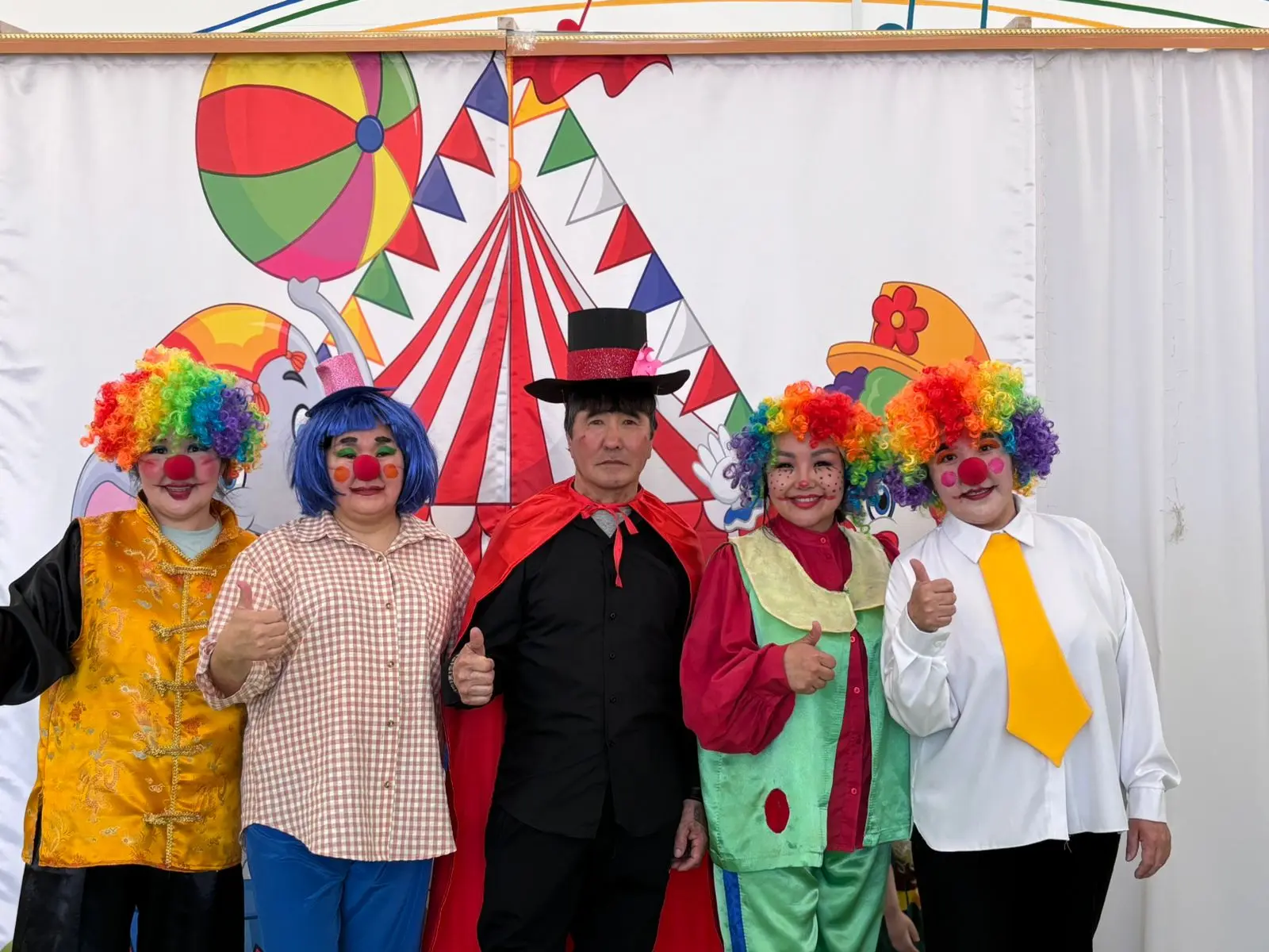 День смеха в «Кыымчаане»: море улыбок и капелька волшебства! 🤡✨
Сегодня в нашем детском саду прошел