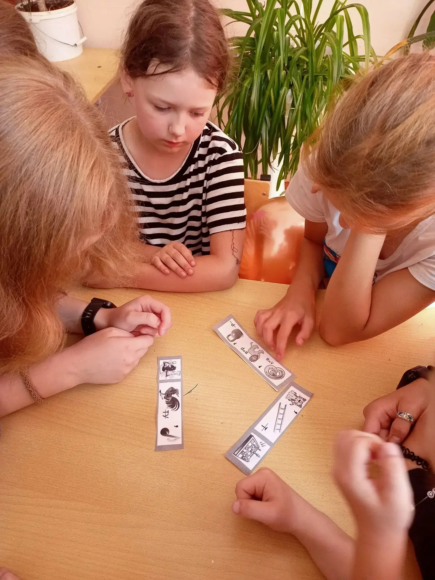 Сегодня в нашем лагере прошел настоящий интеллектуальный батл! 🧠♟️

Всё началось с загадки, которая