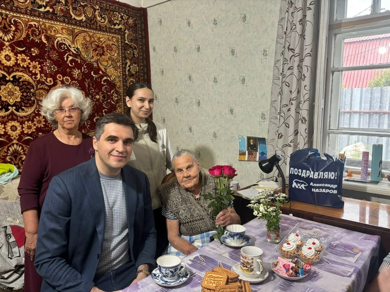 Жительница Советского района, ветеран труда Гладышева Людмила Фроловна отметила 95-летний юбилей!

С
