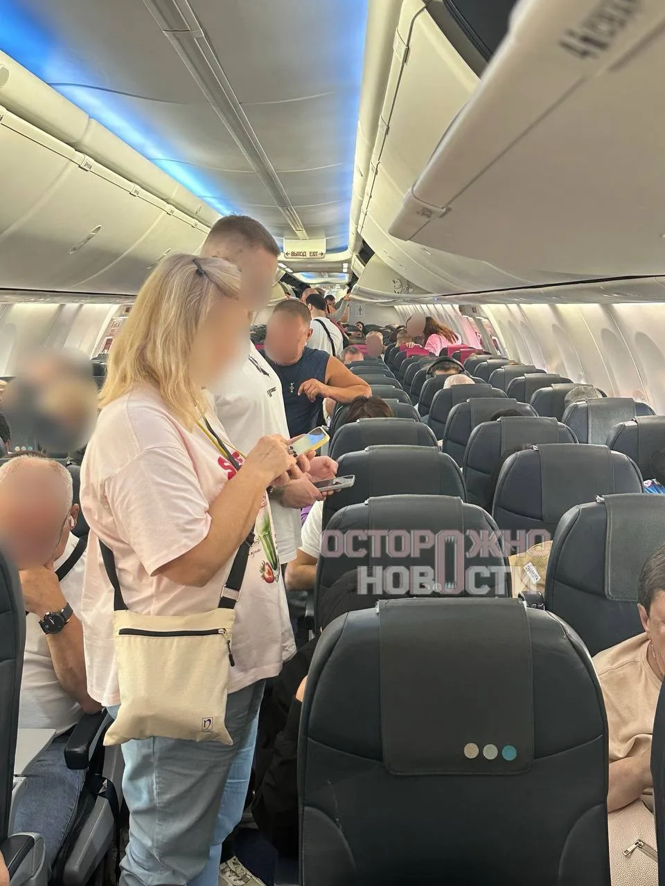 Рейс Москва — Анталья экстренно сел в Минводах: пассажиров уже час не выпускают из само...