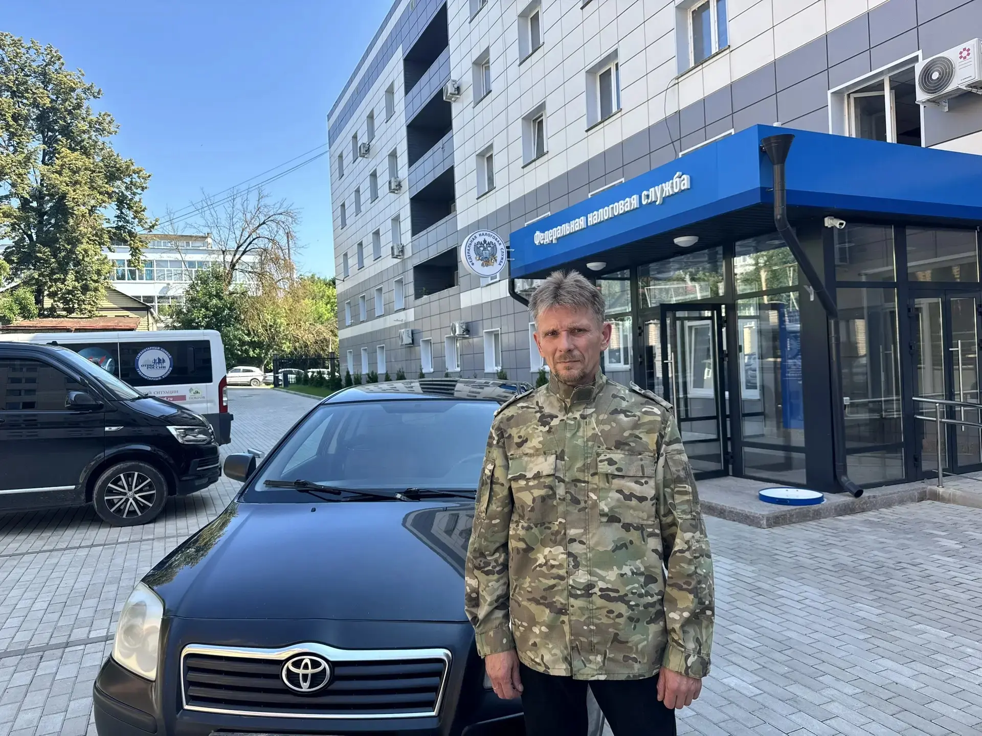 В рамках работы Народного фронта в Калужской области передали бойцам автомобиль Toyota ...