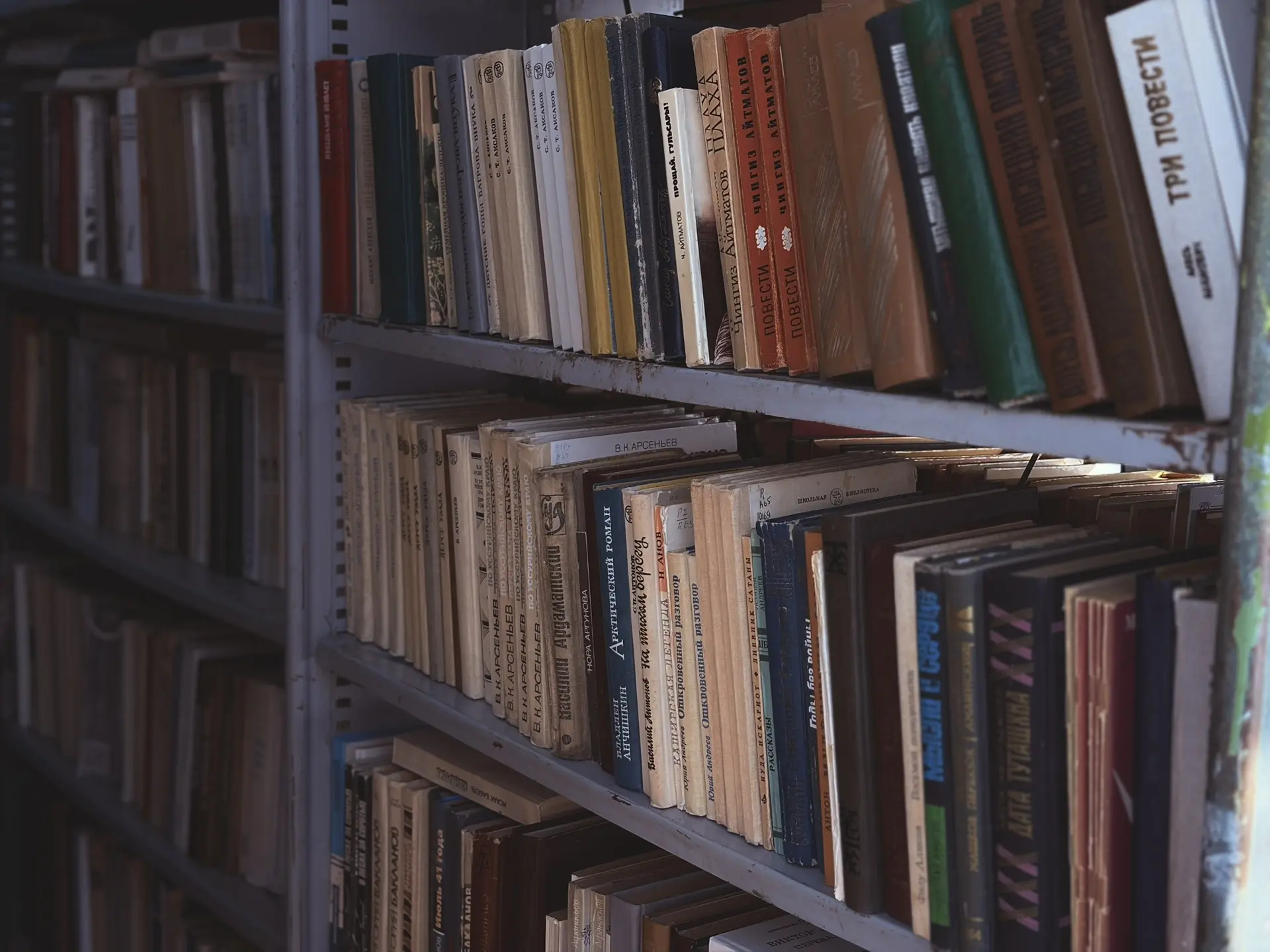 📚 Сегодня обучающиеся нашей школы побывали в школьной библиотеке — и не просто полиста...
