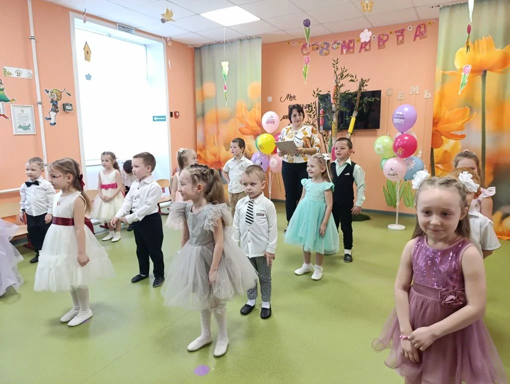 «Волшебное дерево» расцвело в средней группе «Пчелки»!