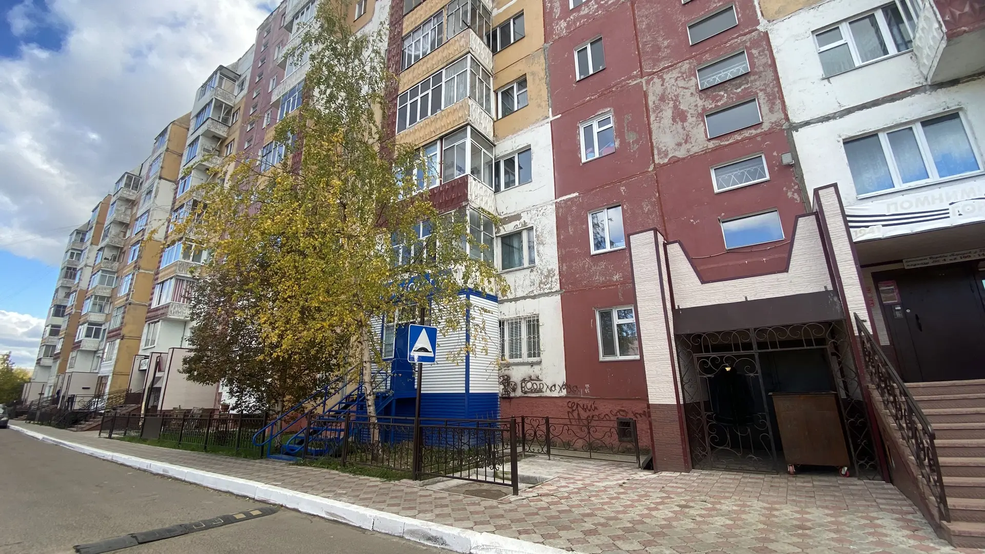 В девятиэтажке делают ремонт на века.  Значит можно у нас все таки в городе делать ремо...