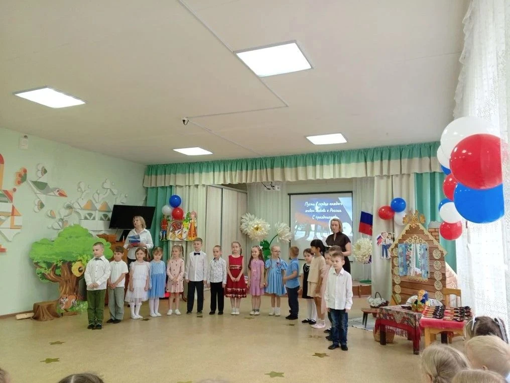 С ЛЮБОВЬЮ К РОССИИ С МАЛЫХ ЛЕТ!
 
В преддверии самого главного летнего праздника Дня России 12 июня 