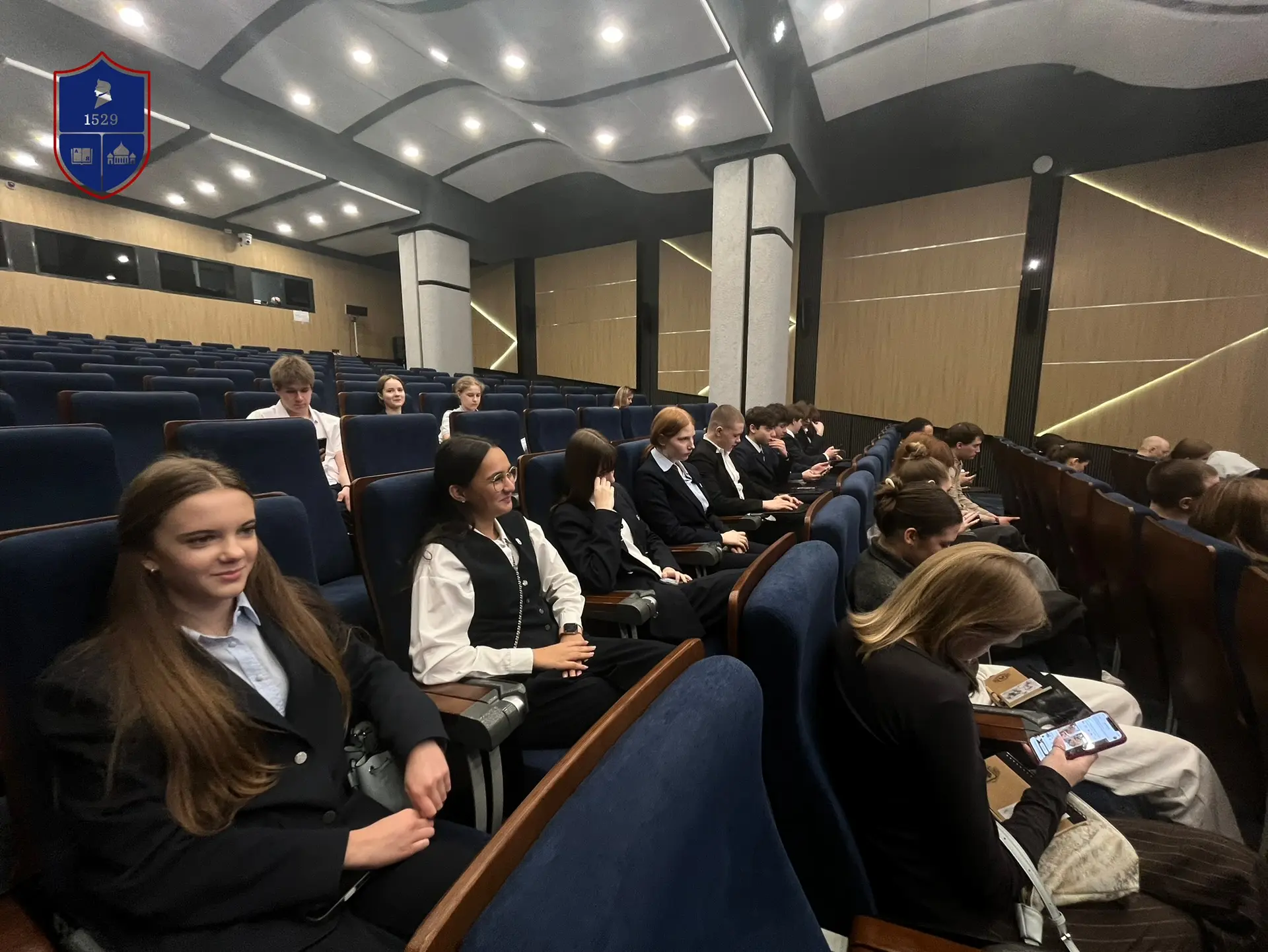 "Слово Zа нами": Наша школа на передовой патриотического диалога! 🇷🇺  15 апреля стало особенным днем