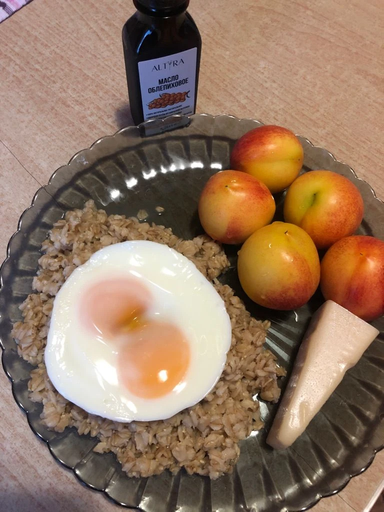 Моя еда сегодня и личный привет от несушки 😋
