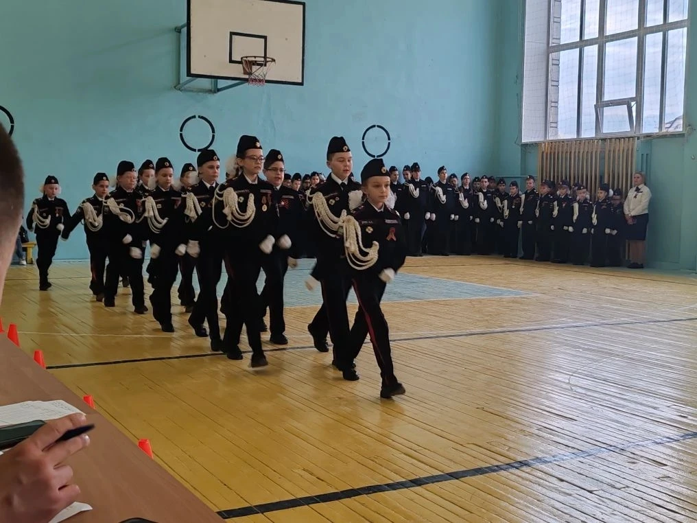 6 и 7 мая в нашей школе прошёл традиционный Смотр строя и песни, посвящённый великому Дню Победы.  Э