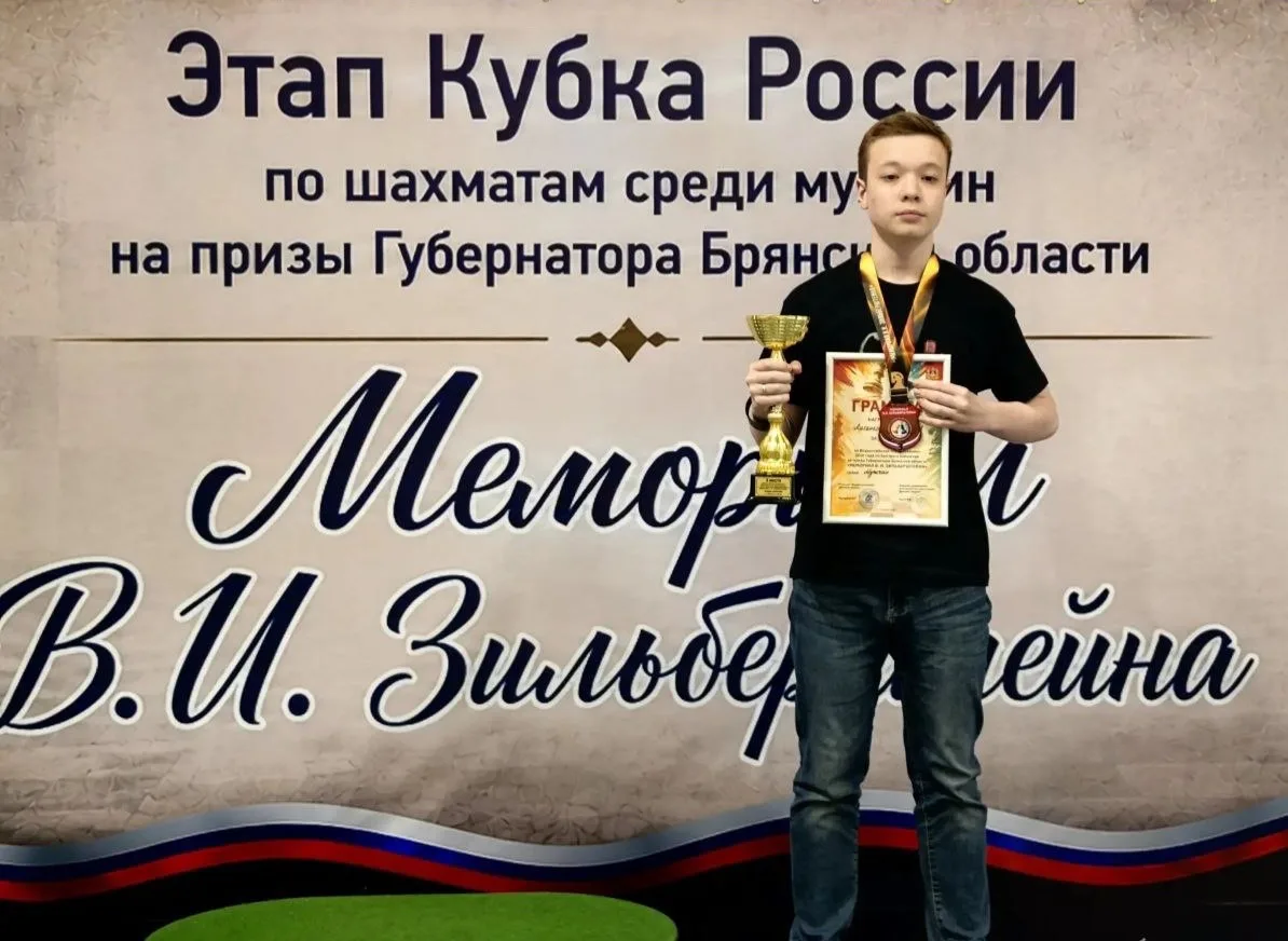 И ОГЭ сдаёт, и турниры по шахматам успевает выигрывать!
